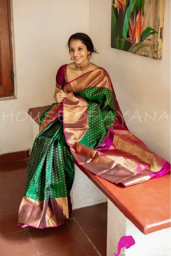 Marziyaa_Paisley_Banarasi_Jacquard_Saree_(Green)