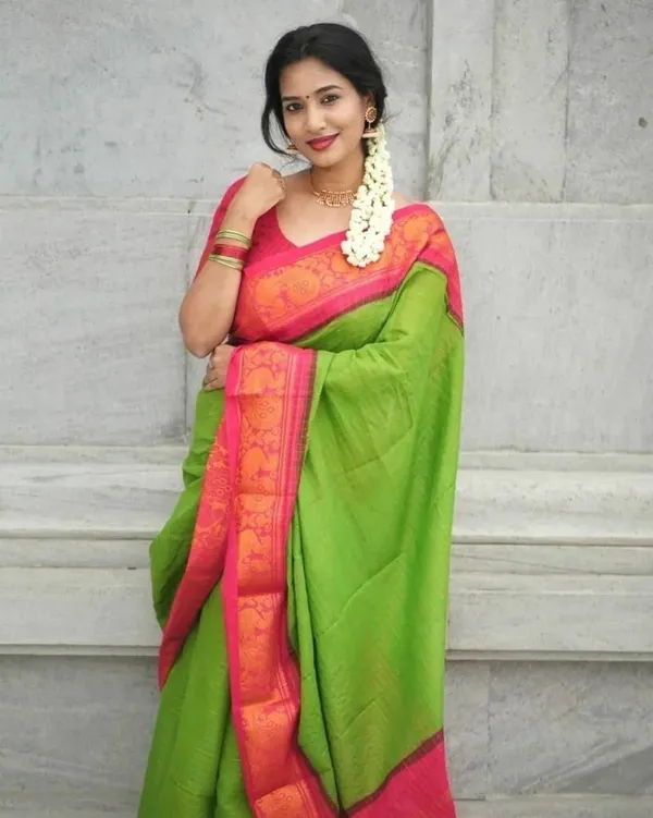 Marziyaa_Paisley_Banarasi_Jacquard_Saree_(Green)
