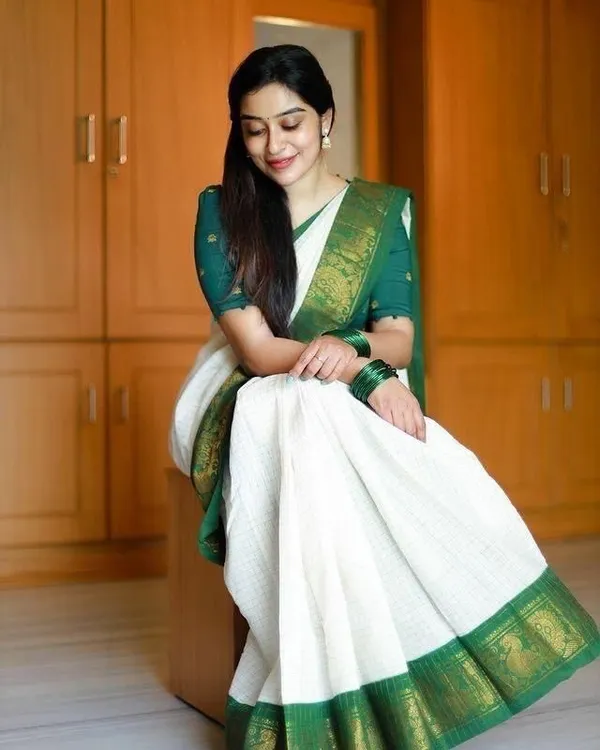 Marziyaa_Paisley_Banarasi_Jacquard_Saree_(White)