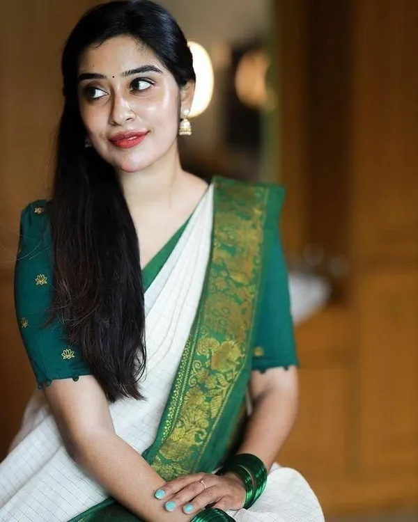 Marziyaa_Paisley_Banarasi_Jacquard_Saree_(White)