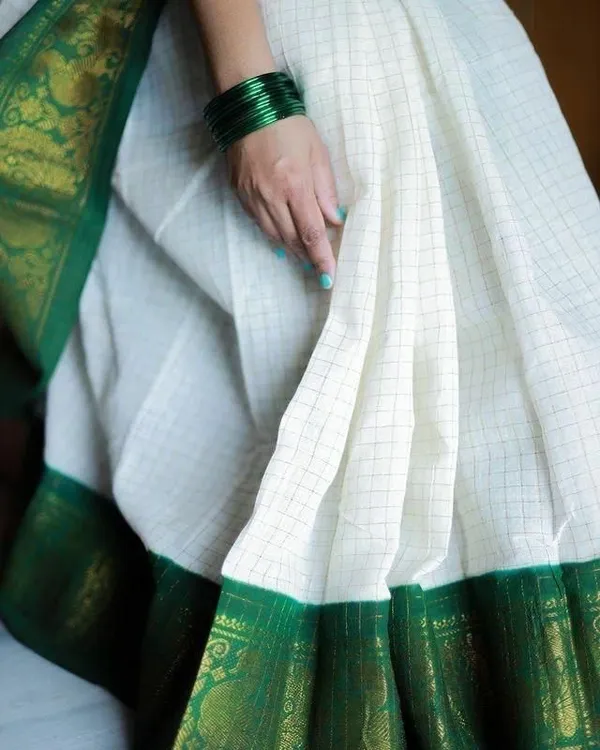 Marziyaa_Paisley_Banarasi_Jacquard_Saree_(White)