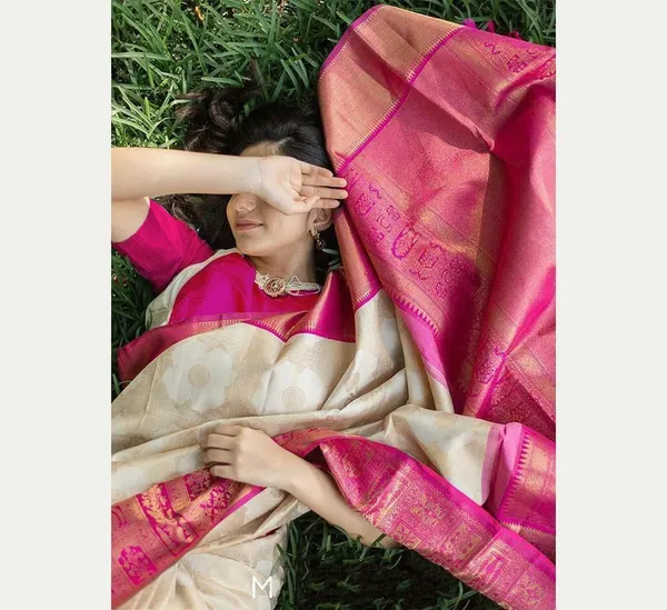 Marziyaa_Paisley_Banarasi_Jacquard_Saree_(Cream)
