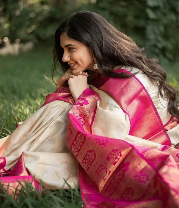 Marziyaa_Paisley_Banarasi_Jacquard_Saree_(Cream)