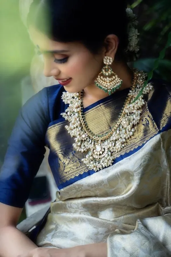 Marziyaa_Paisley_Banarasi_Jacquard_Saree_(Cream)