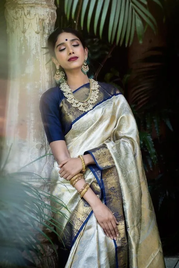 Marziyaa_Paisley_Banarasi_Jacquard_Saree_(Cream)