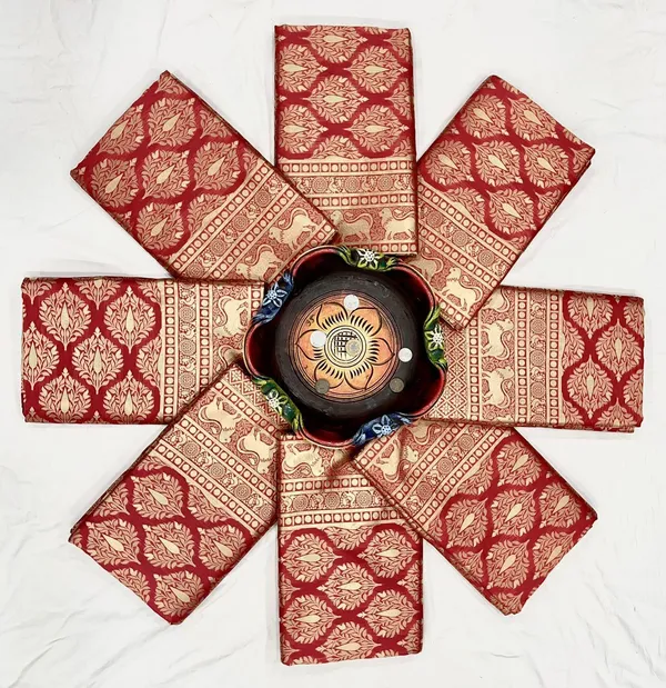 Marziyaa_Paisley_Banarasi_Jacquard_Saree_(Red)