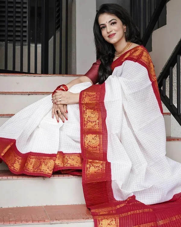 Marziyaa_Paisley_Banarasi_Jacquard_Saree_(White)
