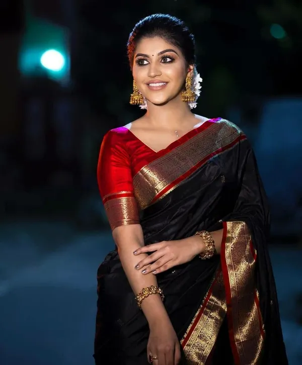 Marziyaa_Paisley_Banarasi_Jacquard_Saree_(Black)
