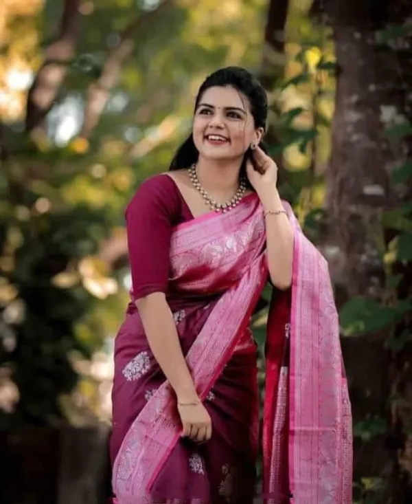Marziyaa_Paisley_Banarasi_Jacquard_Saree_(Purple)