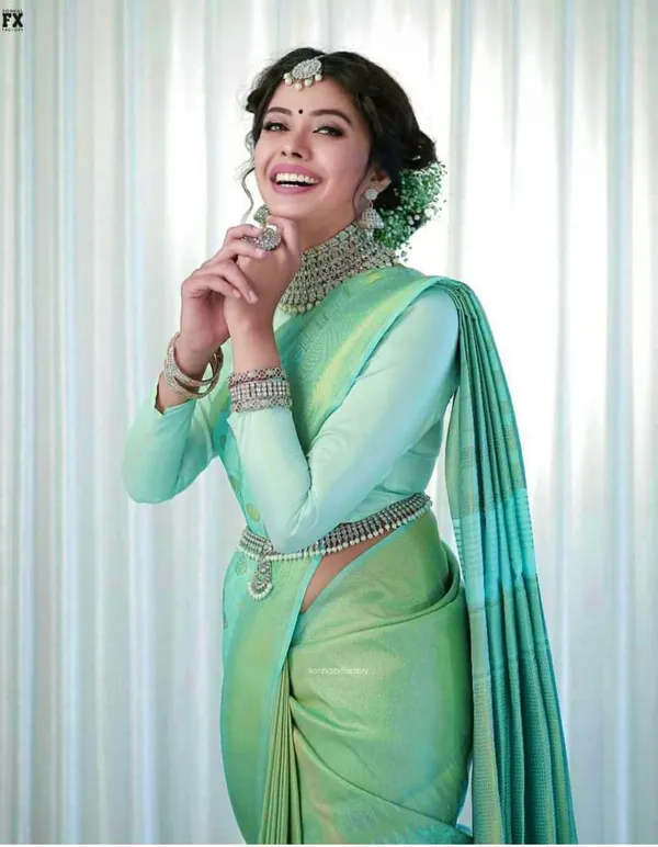 Marziyaa_Paisley_Banarasi_Jacquard_Saree_(Light_Green)