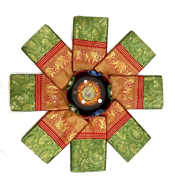 Marziyaa_Paisley_Banarasi_Jacquard_Saree_(Red)