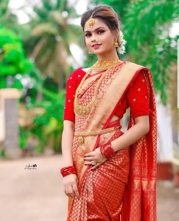 Marziyaa_Polka_Print_Banarasi_Jacquard_Saree_(Red)