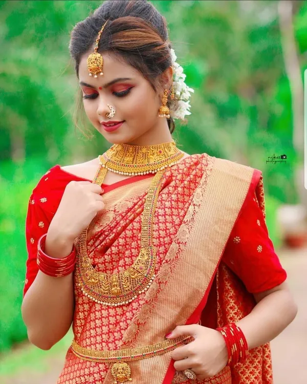 Marziyaa_Polka_Print_Banarasi_Jacquard_Saree_(Red)