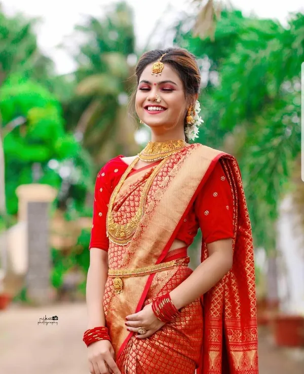 Marziyaa_Polka_Print_Banarasi_Jacquard_Saree_(Red)