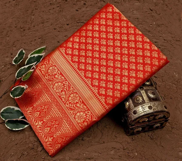 Marziyaa_Polka_Print_Banarasi_Jacquard_Saree_(Red)