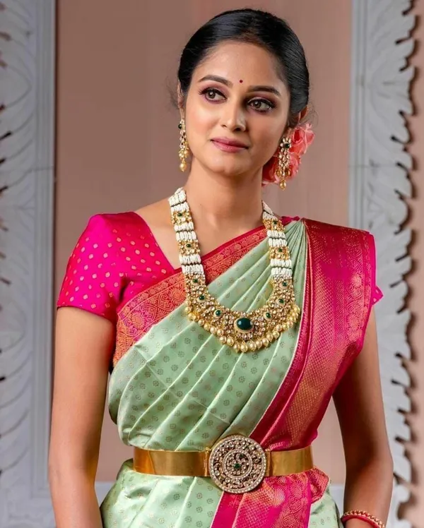 Marziyaa_Polka_Print_Banarasi_Jacquard_Saree_(Light_Green)