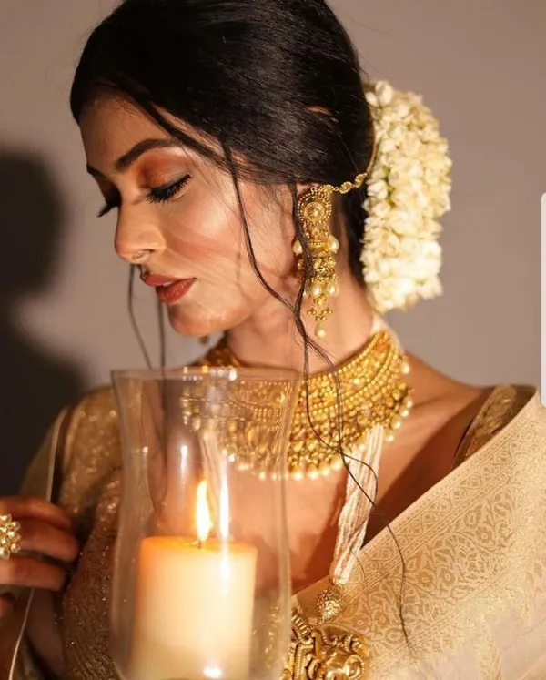 Marziyaa_Polka_Print_Banarasi_Jacquard_Saree_(Cream)