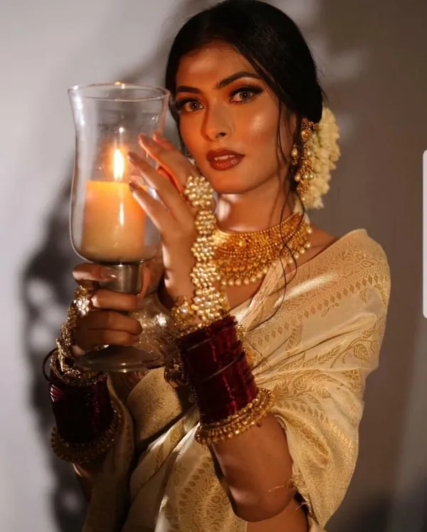 Marziyaa_Polka_Print_Banarasi_Jacquard_Saree_(Cream)