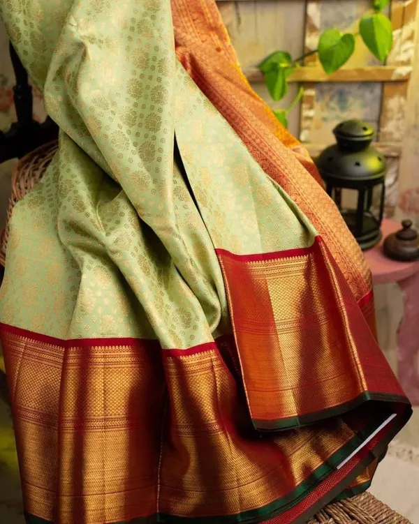 Marziyaa_Polka_Print_Banarasi_Jacquard_Saree_(Light_Green)