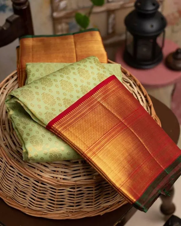 Marziyaa_Polka_Print_Banarasi_Jacquard_Saree_(Light_Green)
