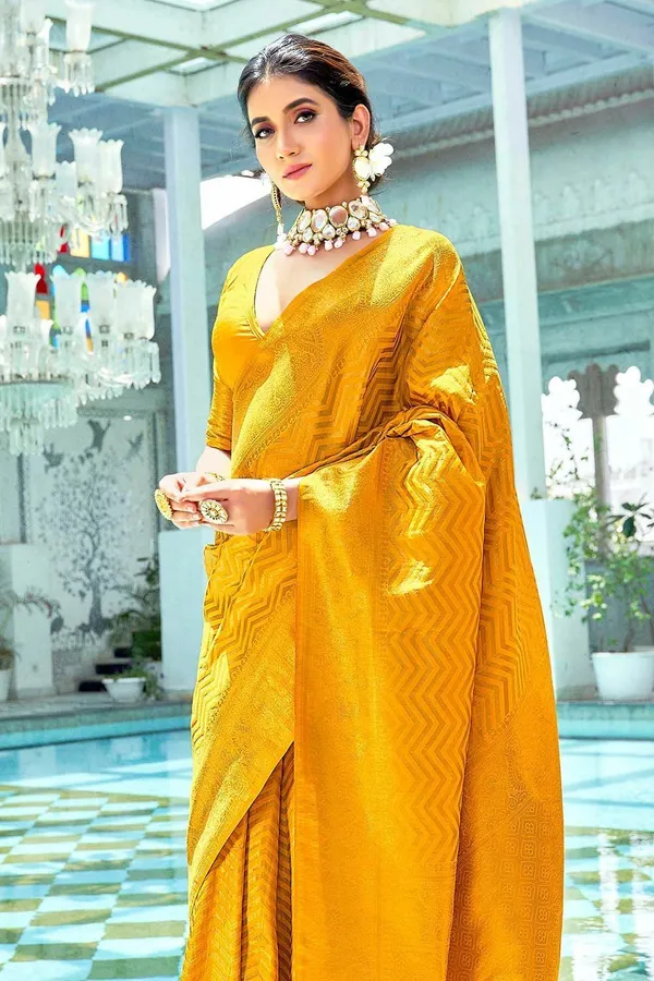Marziyaa_Polka_Print_Banarasi_Jacquard_Saree_(Yellow)