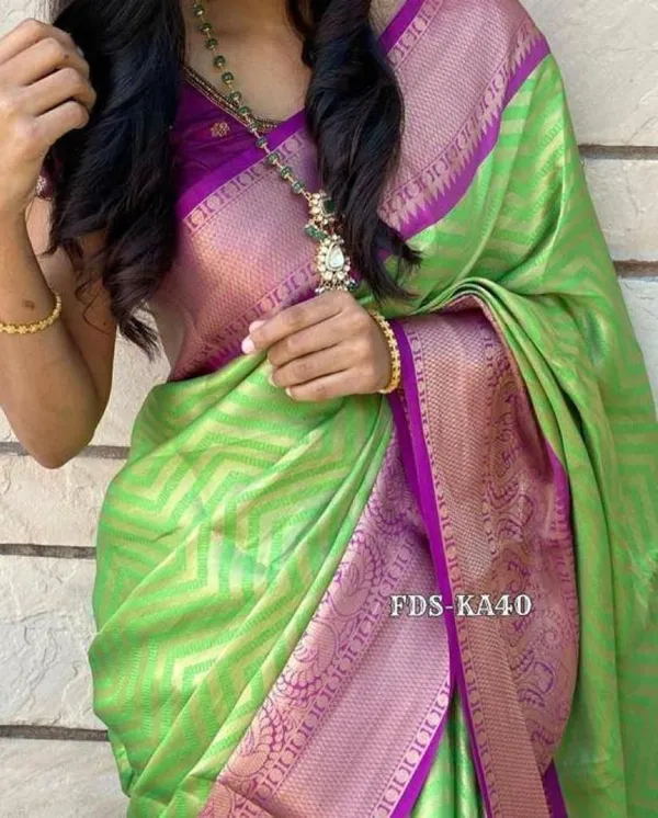 Marziyaa_Paisley_Banarasi_Jacquard_Saree_(Light_Green)