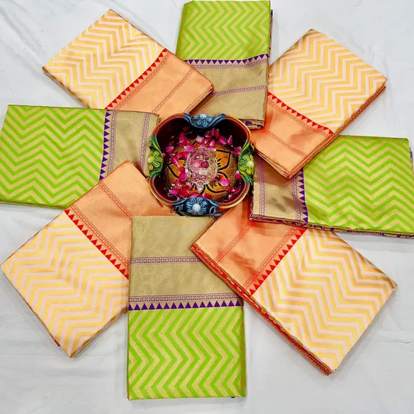 Marziyaa_Paisley_Banarasi_Jacquard_Saree_(Light_Green)
