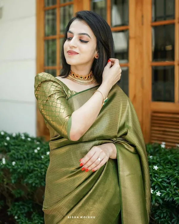 Marziyaa_Paisley_Banarasi_Jacquard_Saree_(Green)