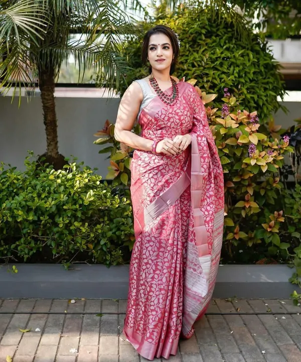Marziyaa_Paisley_Banarasi_Jacquard_Saree_(Pink)