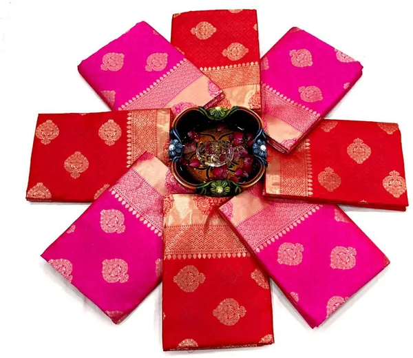 Marziyaa_Paisley_Banarasi_Jacquard_Saree_(Pink)