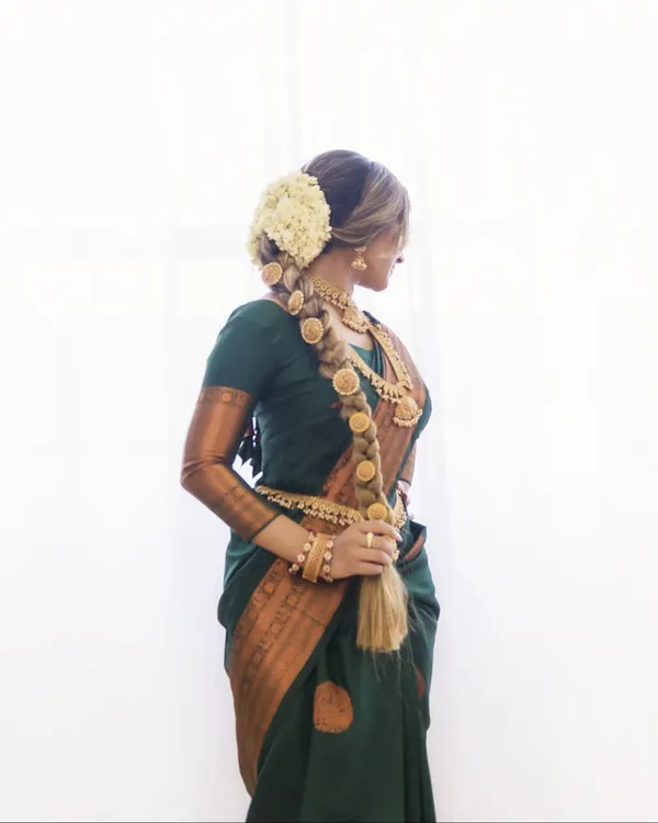 Marziyaa_Paisley_Banarasi_Jacquard_Saree_(Green)