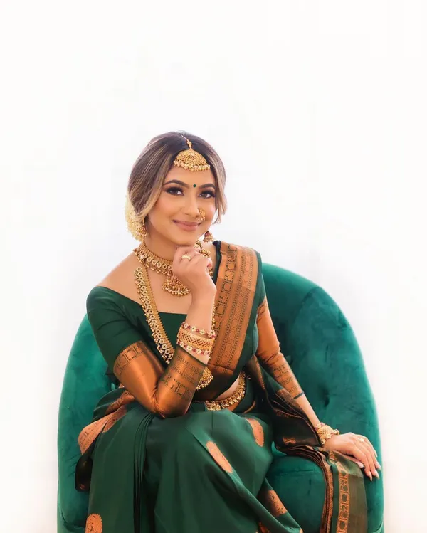 Marziyaa_Paisley_Banarasi_Jacquard_Saree_(Green)