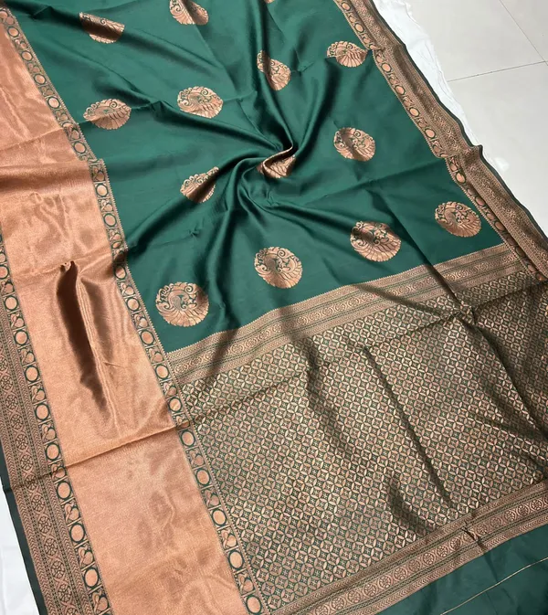 Marziyaa_Paisley_Banarasi_Jacquard_Saree_(Green)