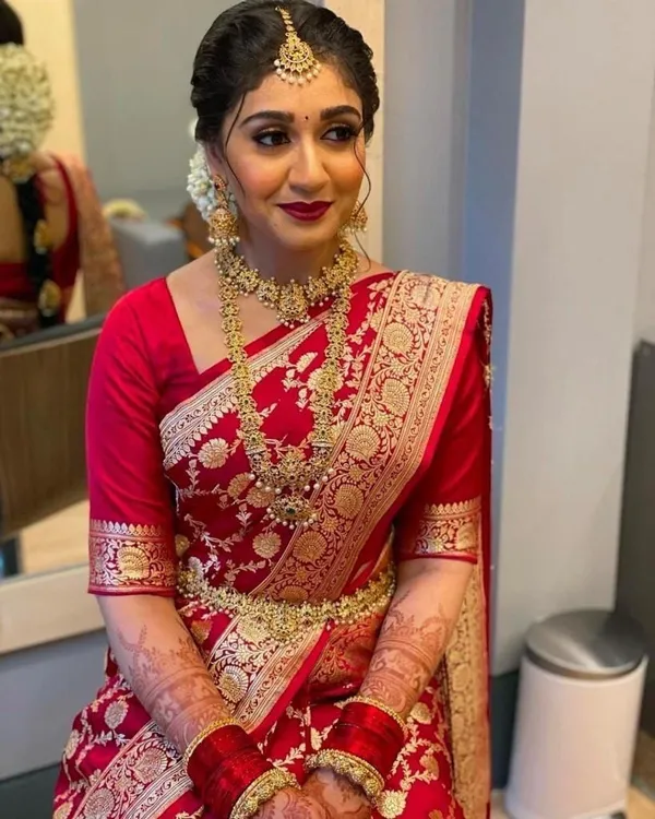 Marziyaa_Paisley_Banarasi_Jacquard_Saree_(Red)