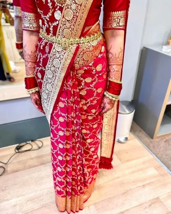 Marziyaa_Paisley_Banarasi_Jacquard_Saree_(Red)