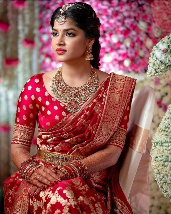 Marziyaa_Paisley_Banarasi_Jacquard_Saree_(Red)