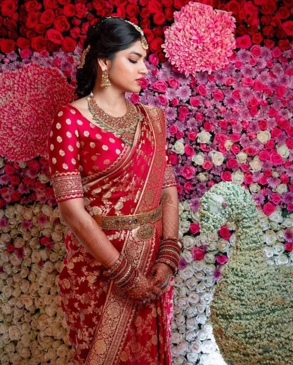 Marziyaa_Paisley_Banarasi_Jacquard_Saree_(Red)