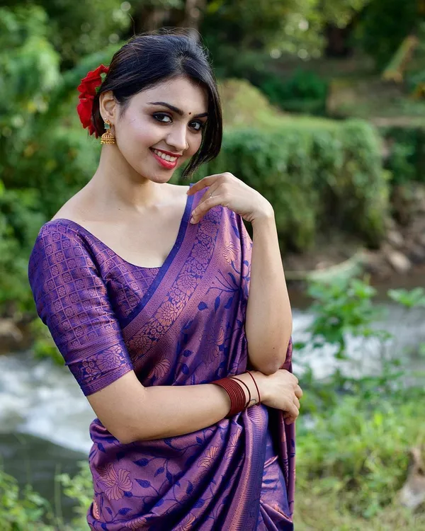 Marziyaa_Polka_Print_Banarasi_Jacquard_Saree_(Blue)