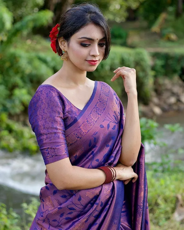 Marziyaa_Polka_Print_Banarasi_Jacquard_Saree_(Blue)