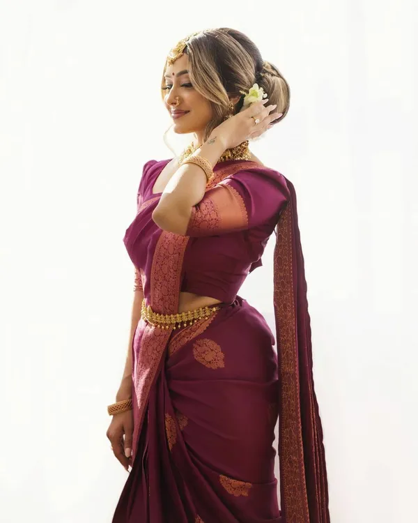 Marziyaa_Polka_Print_Banarasi_Jacquard_Saree_(Purple)