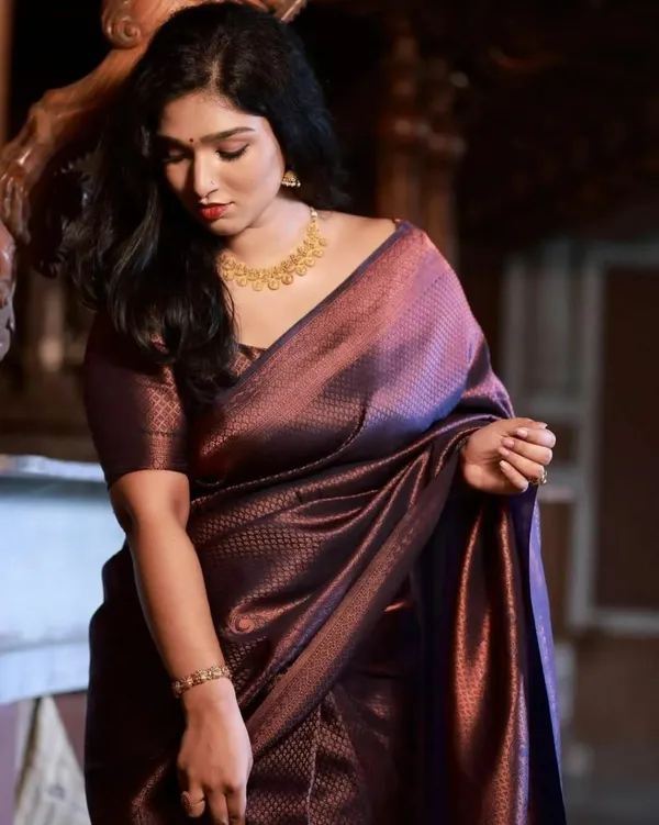 Marziyaa_Polka_Print_Banarasi_Jacquard_Saree_(Dark_Blue)