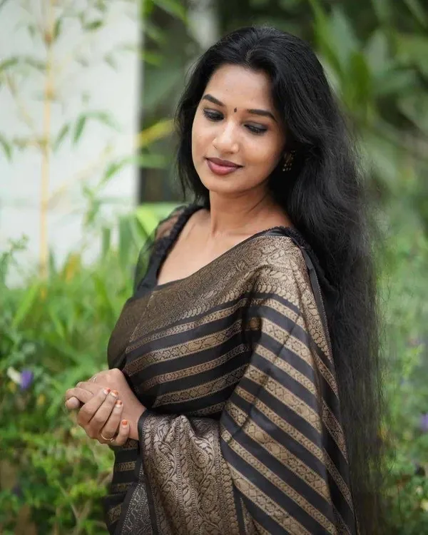 Marziyaa_Printed_Banarasi_Jacquard_Saree_(Black)
