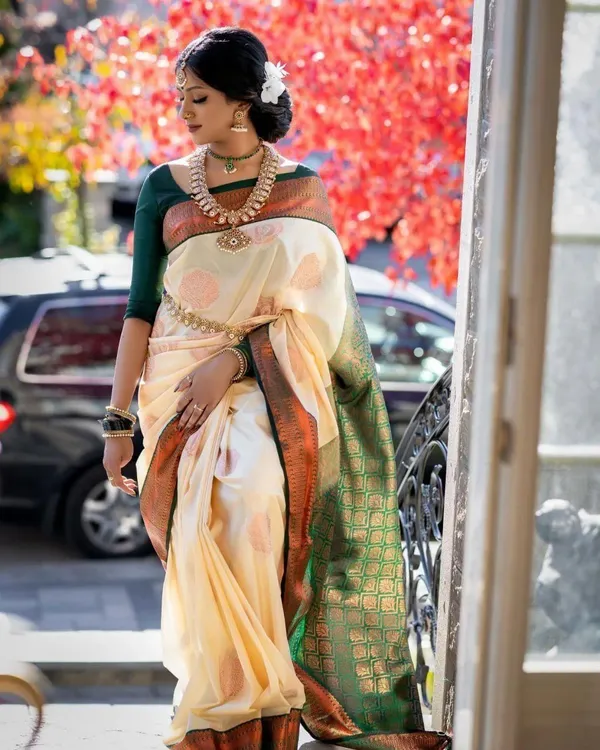 Marziyaa_Printed_Banarasi_Silk_Blend_Saree_(Cream)