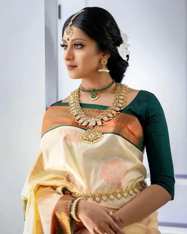 Marziyaa_Printed_Banarasi_Silk_Blend_Saree_(Cream)