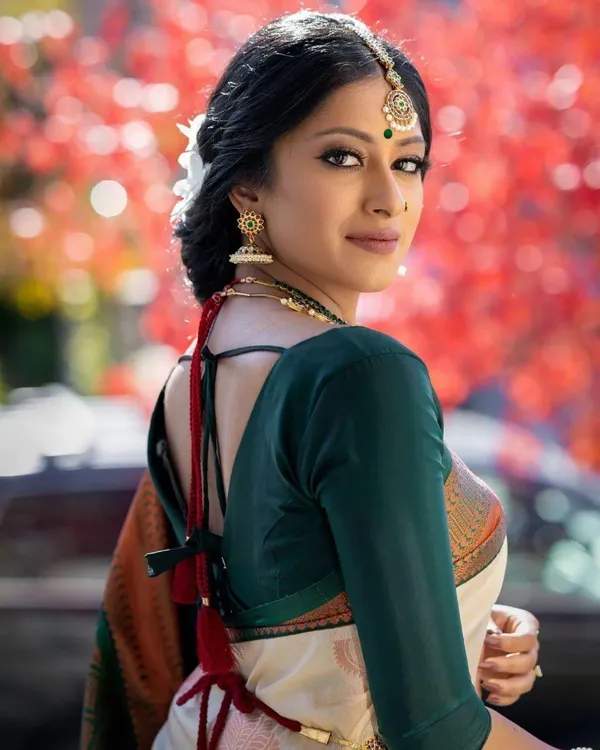 Marziyaa_Printed_Banarasi_Silk_Blend_Saree_(Cream)