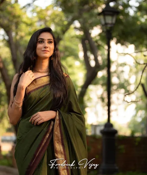 Marziyaa_Printed_Banarasi_Silk_Blend_Saree_(Dark_Green)