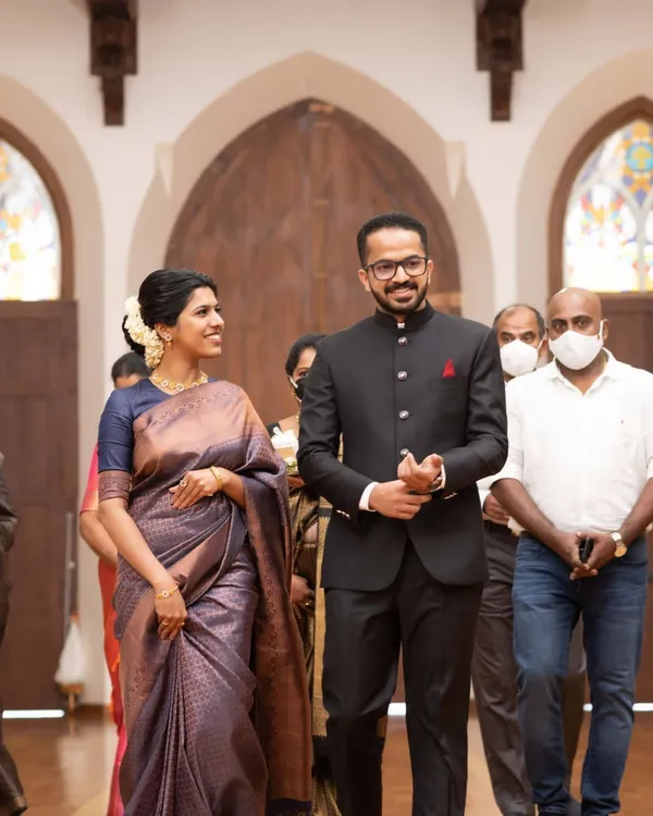 Marziyaa_Polka_Print_Banarasi_Jacquard_Saree_(Dark_Blue)