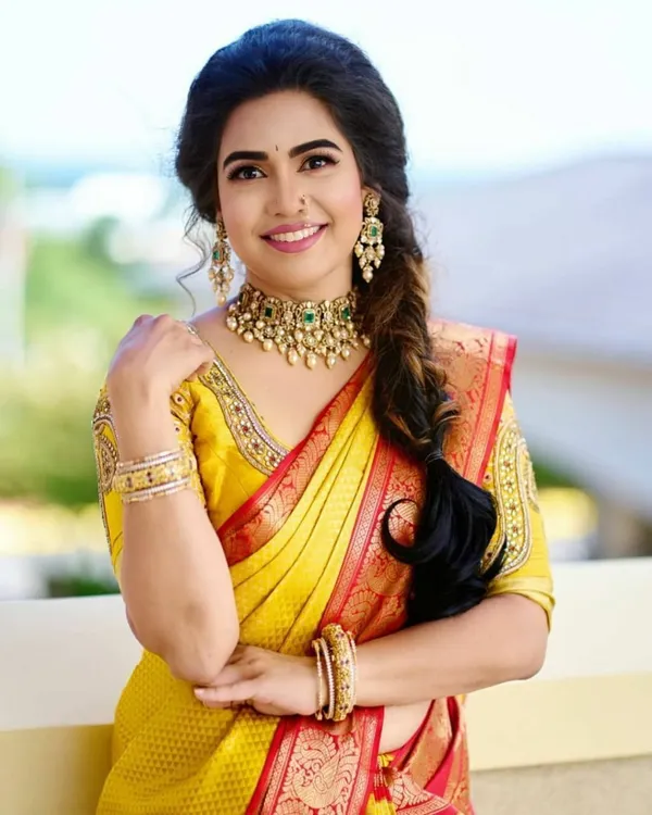 Marziyaa_Polka_Print_Banarasi_Jacquard_Saree_(Yellow)