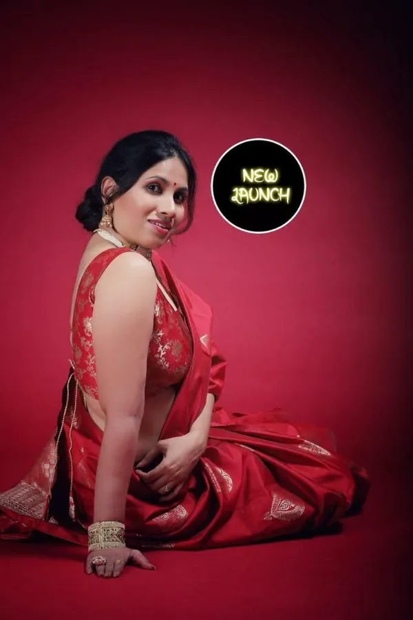 Marziyaa_Polka_Print_Banarasi_Jacquard_Saree_(Red)