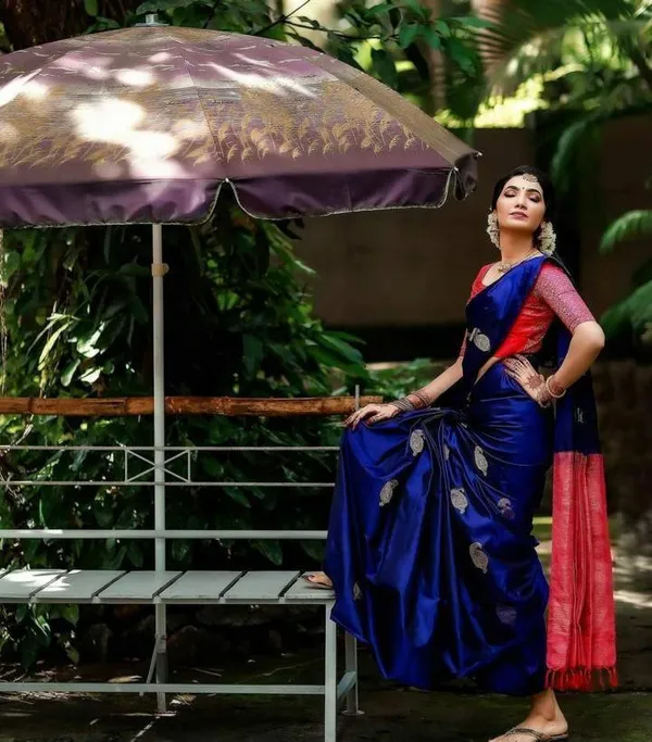 Marziyaa_Polka_Print_Banarasi_Jacquard_Saree_(Blue)